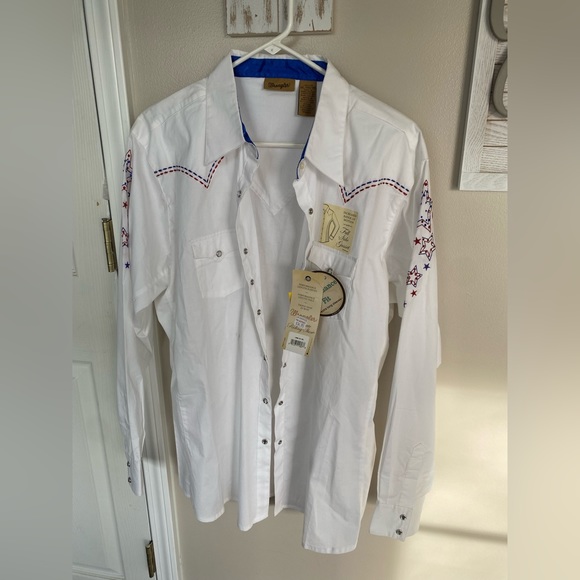 Wrangler Button Up - Picture 1 of 1